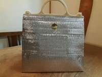 お持ち帰りに時間がかかるお客様は、保冷バックをお求めいただくか、ご持参ください。