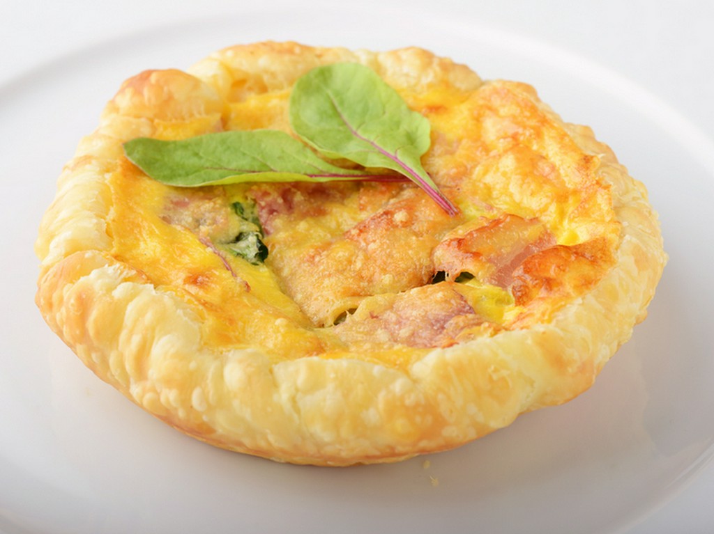 種類いろいろ、アツアツサクサクの焼きたて『キッシュ』