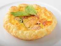 種類いろいろ、アツアツサクサクの焼きたて『キッシュ』