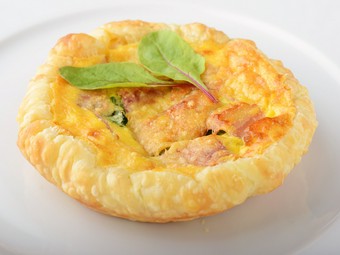 種類いろいろ、アツアツサクサクの焼きたて『キッシュ』