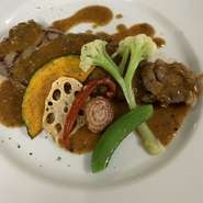 牛サーロイン120グラムを網焼きで提供
日替わりのおソースで毎日美味しい。
前菜、本日のスープ、デザート、コーヒー付
2750円単品1980円パンorライス付