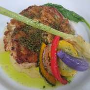 若鶏のもも肉を網焼きでジューシーに仕上げました。ボリューム満点
日替わりのおソースで毎日楽しめます。
前菜、本日のスープ、デザート、コーヒー付
2200円単品1430円パンorライス付