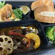 濃厚ビーフシチューにキッシュが付いた人気のお弁当