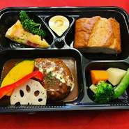 ハンバーグにキッシュが付いたお弁当