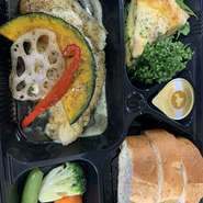 舌平目のソテーにキッシュが付いたお弁当