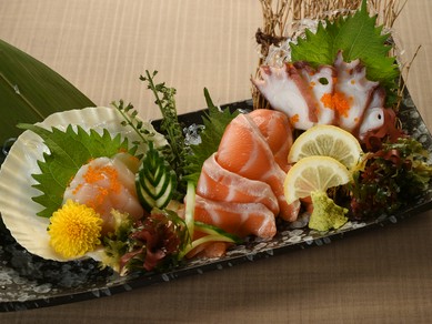 北海道ならではの旬魚を味わえる『刺身3種盛り』