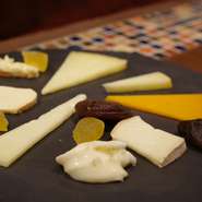 フランス、イタリアの熟成士さんの熟成チーズを少しずつ