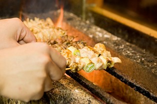 新鮮地鶏を使用した自慢の「串焼き」
