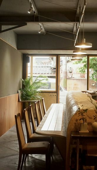 自然光の差し込む明るい空間で楽しむ、大人女子の贅沢ランチ