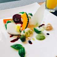 「美彩」前菜・週替わりメイン料理・フォカッチャ・デザート盛り合わせお野菜を中心とした「美」と「彩」を組み合わせて食べて健康を意識したランチコース
