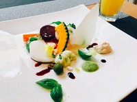 健康スムージ・シェフの選んだ季節のお野菜・本日のお魚料理又はお肉料理・自家製デザート盛り合わせ・フォカッチャ・コーヒー又は紅茶のセット