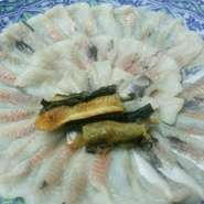 写真は、うなぎのしゃぶしゃぶです
特製のお出汁で食べるうなぎは絶品です
一度ご賞味ください（3日前までの要予約）

