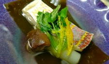 記念日や接待などにも好適です
15種類以上の旬の魚貝を楽しめるちょっと贅沢な魚三昧のおすすめコースです