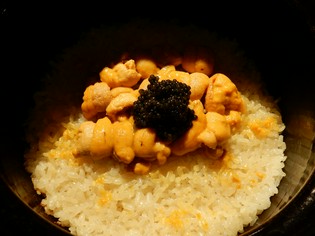贅を尽くした至福の逸品『雲丹とキャビアの土鍋ごはん』