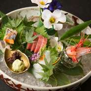 『佐賀牛』は今まで食べた中で一番気に入った牛肉。肉質の良さが際立っています。またその日の朝活き締めにした新鮮な『鯛』や産地直送の『大和野菜』など使用する食材を厳選。満足度の高い食事を提供致します。