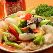 リーズナブルな2000円コースから飲み放題付きのコースまで、豊富に取り揃えております。