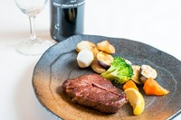 和牛にまけない柔らかさと、肉の旨味を味わえるお肉です。