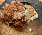 ２０分焼いたトーフにたっぷりのカツオが絶品です。