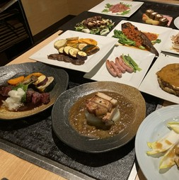 一部食材を除きムー、静岡県東部の食材を生かしたコース、女性限定で全11品をご提供、メインはデザートです
