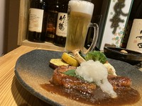 前菜5品、メイン2品、パスタ1品、デザート1品、珈琲の全10品、前菜が5品と多いのでお酒が進みます。