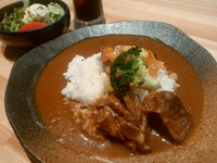 もちぶたカレーライス、サラダ付き