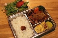 11:30～15:00の引き渡しです。
三島箱根西麓のファームで育った豚です。噛みしめるごとに深いコクと旨味を感じさせてくれます。