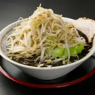 黒マー油がスープの旨みと甘みを一層引き立てています。