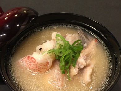 北海道の海の幸を食べ尽せる『特選海鮮丼』