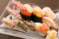 『おまかせ握り 13貫』~いろいろな味わいの旬魚を一皿で満喫~