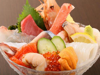 北海道の海の幸を食べ尽せる『特選海鮮丼』