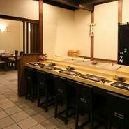 広々とした落ち着いた店内で、ゆったりと北海道小樽ならではの新鮮な旬の握りをご堪能下さい！