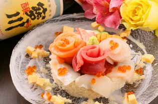 ケーキのように華やかに仕立てた『デコ寿司』