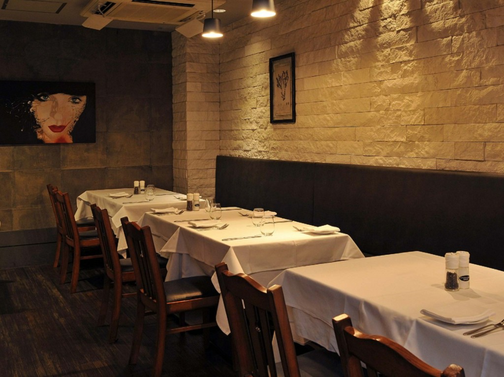 高級感漂うモダンな内装が素敵。優雅なデートにも利用したい