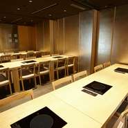 最大30名まで利用可能な個室は、隣席を気にせずゆったりとくつろげる空間。多彩な料理と飲み放題付きの宴会プランが充実しているので、会社の同僚や親しい友人を集めて、贅沢な宴会はいかがでしょう。