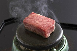 香り高く柔らかな肉質が旨みと甘みを醸し出す滋賀県産「近江牛」