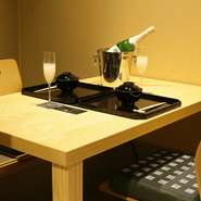 完全個室で座敷タイプなのでゆっくりとくつろいでお食事を楽しめます。たまには贅沢に大人のデートをお楽しみください。