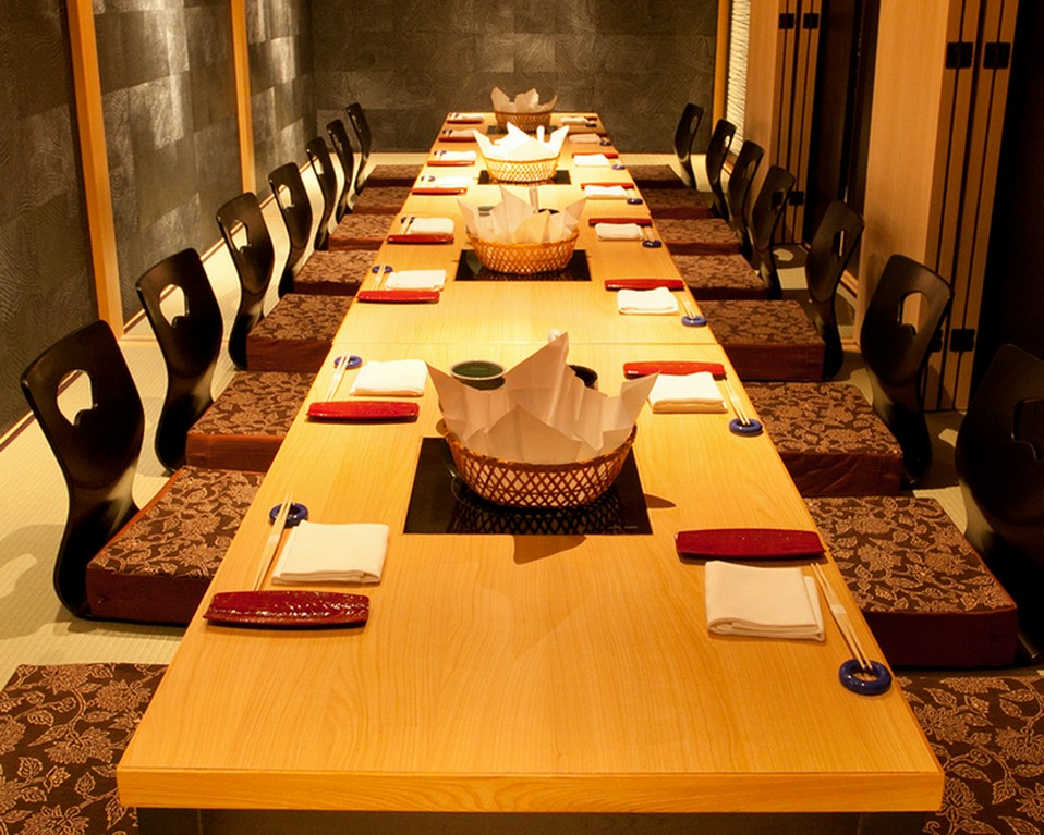 2名から50名まで利用可能、様々なタイプの個室が揃う