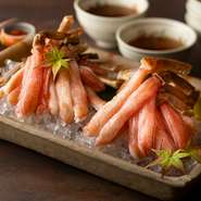 芳醇な特大ずわい蟹の出汁しゃぶ、海外からのゲストに大人気です