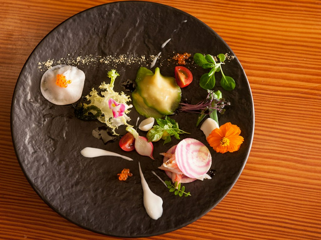 絵画を思わせる自然体で美しい盛り付け