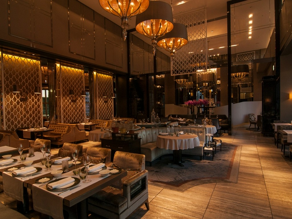 イタリアの高級サロンを思わせる、解放的かつ贅沢な空間演出