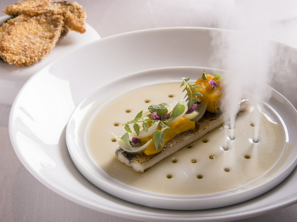 仕掛けも楽しい『鰻のエスカベッシュ ポルチーニ茸 オニオンのピクルス 木の芽 ロースト南瓜のクリーム 』