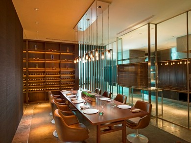 出来たての料理が瞬時に運ばれてくる絶妙な距離感