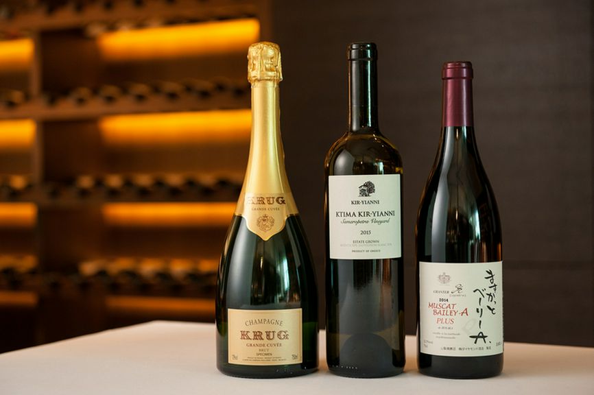 すべてのドリンクに通じたソムリエたちが在籍