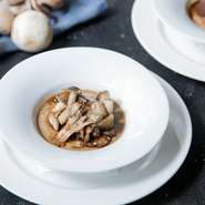 ”フラン”とは洋風の茶碗蒸しのイメージ。
秋の食材を香りよく滑らかに蒸しあげます。
