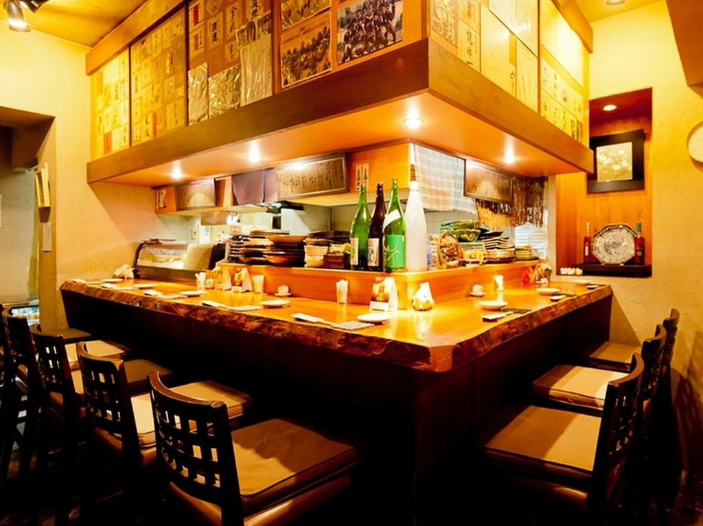 1人でも気軽に本物の魚料理とお酒を楽しめる隠れ家的なお店