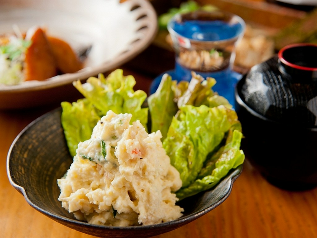 旬な海老を使った『えびのポテトサラダ』