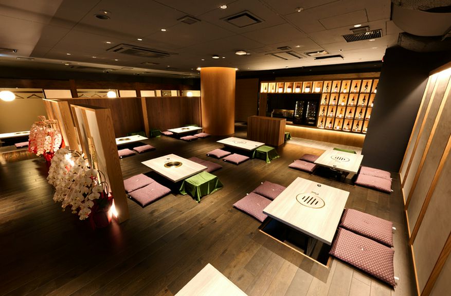 美味しい料理を食べながら特別な日をゆったりと過ごす