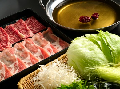 薬膳昆布出汁、漢方飼料で育てたヘルシーなお肉、野菜をバランスよく盛り合わせ『薬膳和漢しゃぶ鍋』