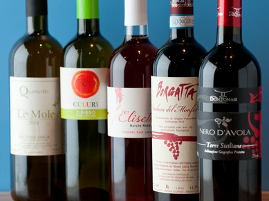 イタリアを中心に自然派ワインが揃います