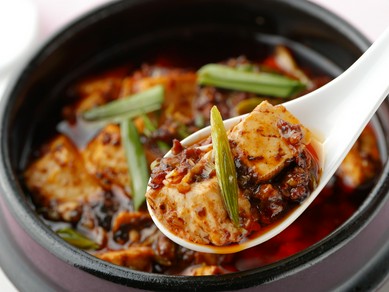 深い味わいの辛味が美味しさのアクセント。アツアツの『特製 土鍋麻婆豆腐』